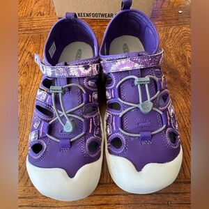 Keen Knotch Creek Youth Sandals in Purple/Lavender Big Kid size 7